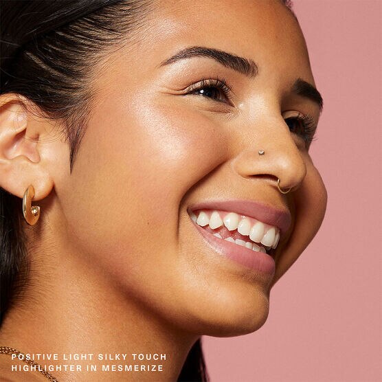 POSITIVE LIGH SILKY TOUCH HIGHLIGHTER
